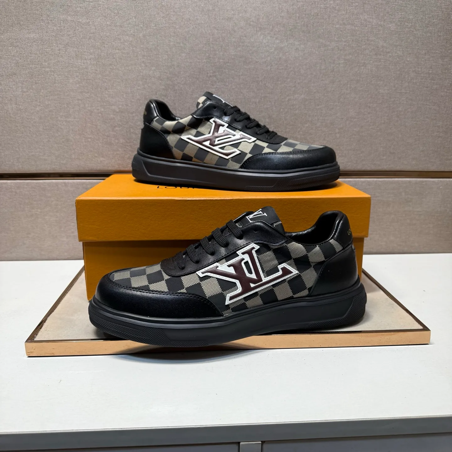 ⬛️Ex-factory price p400 [LV~] Men's casual shoes, 2025z cabinet sales simultaneously 🔶Code number: 38-44#️⃣ 🔷3 colors🔜The upper is made of multi-material splicing ➕Genuine leather lining, comfortable and breathable, sole: original comfortable and wear-resistant outsole, ⚠️real thing📱photographed🎬real thing is better📢📢📢